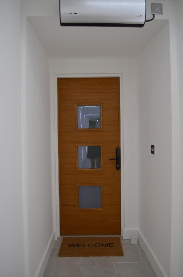 Executive Bright And Airy Studio Apartment In Sydenham Лондон Екстериор снимка