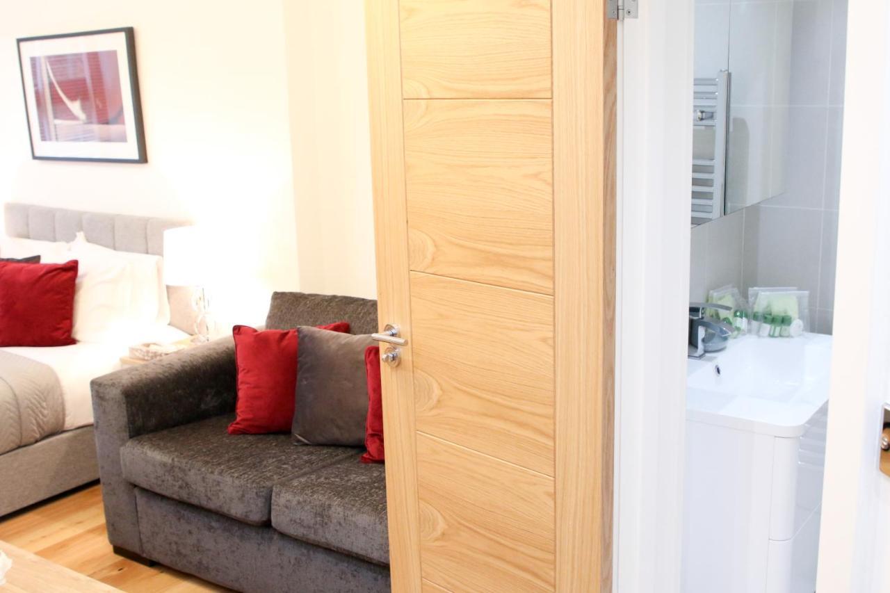 Executive Bright And Airy Studio Apartment In Sydenham Лондон Екстериор снимка